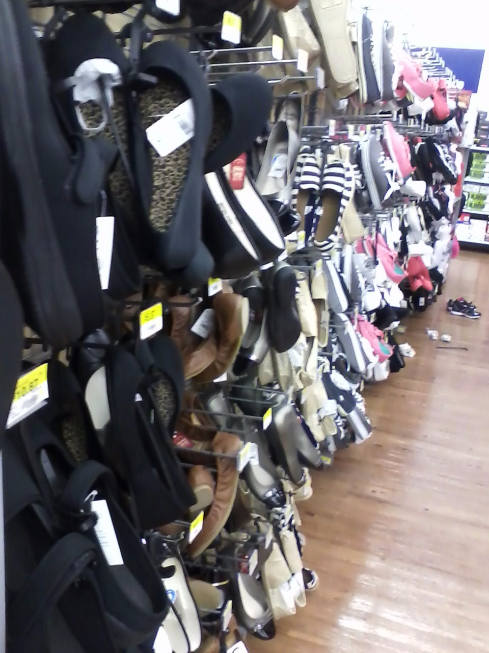 A Shoeblogger Goes To Walmart | SHOEING 